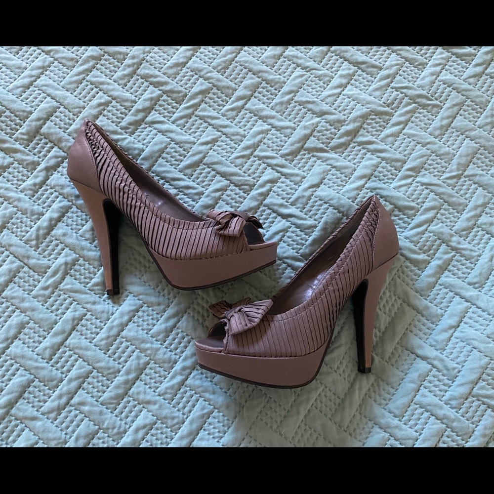 Gray heels